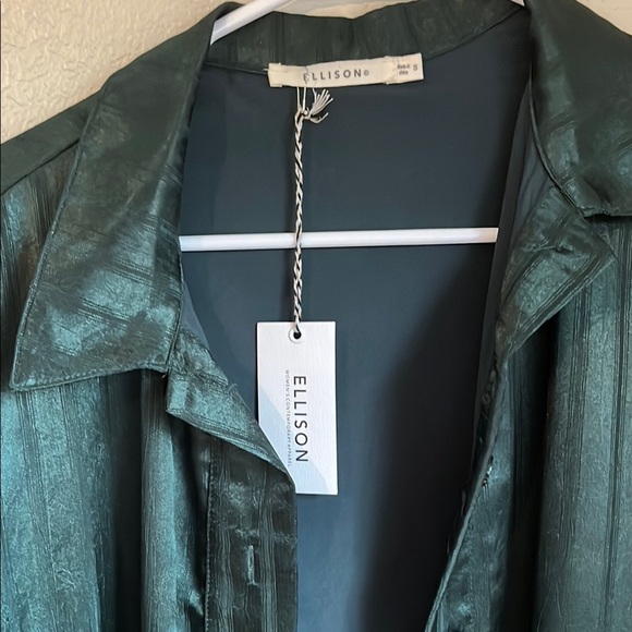 Ellison Green Lightweight Shirt dress for Versatile Style - Picture 2 of 10